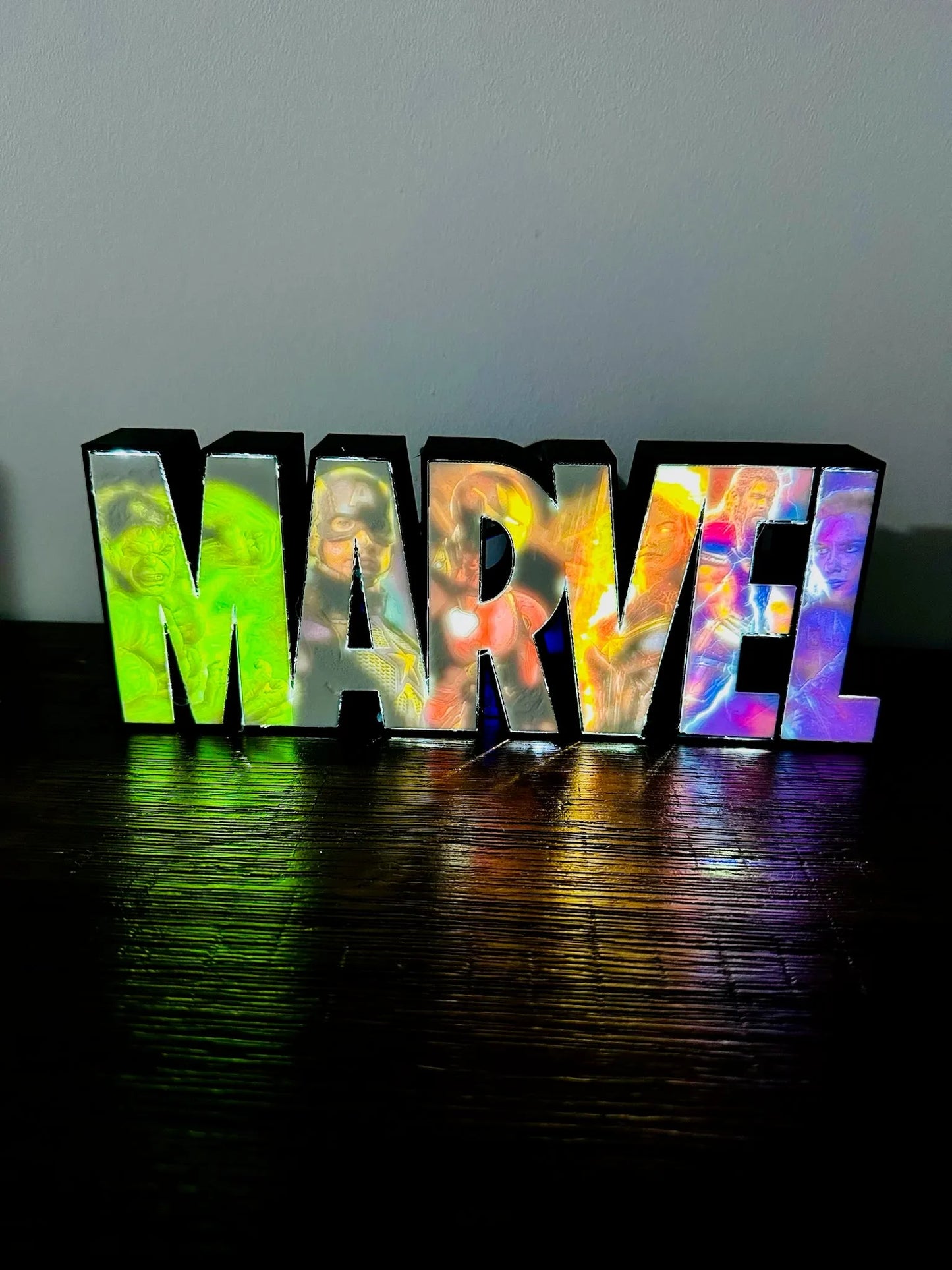 Marvel Light Up Full Colour Comic Art Logo - LED Lit, USB Powered Light Up Sign/Night Light/Wall Art - 25cm wide!