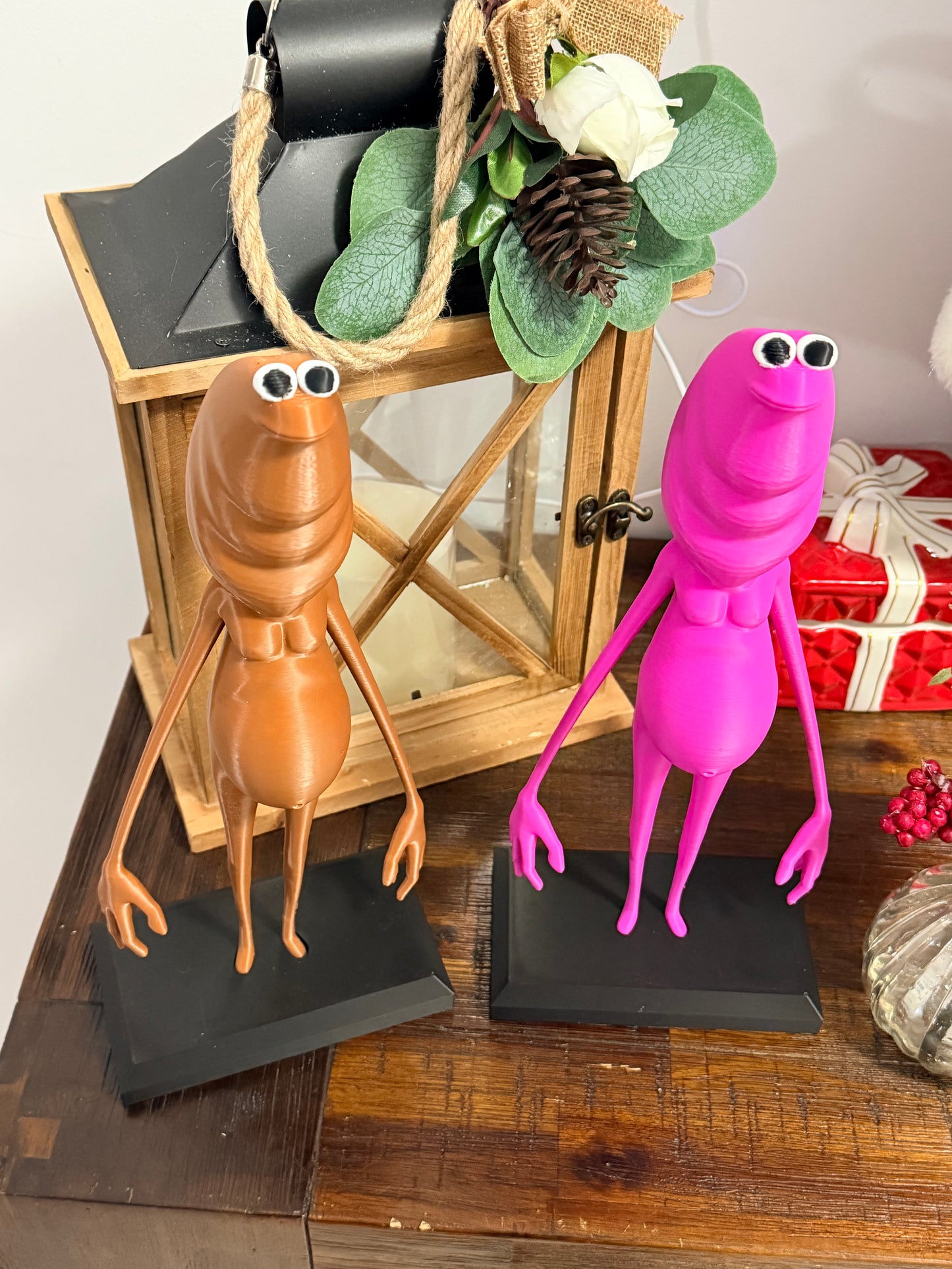 🐛 Marcus the Worm – Figurine - With Stand Super Size
