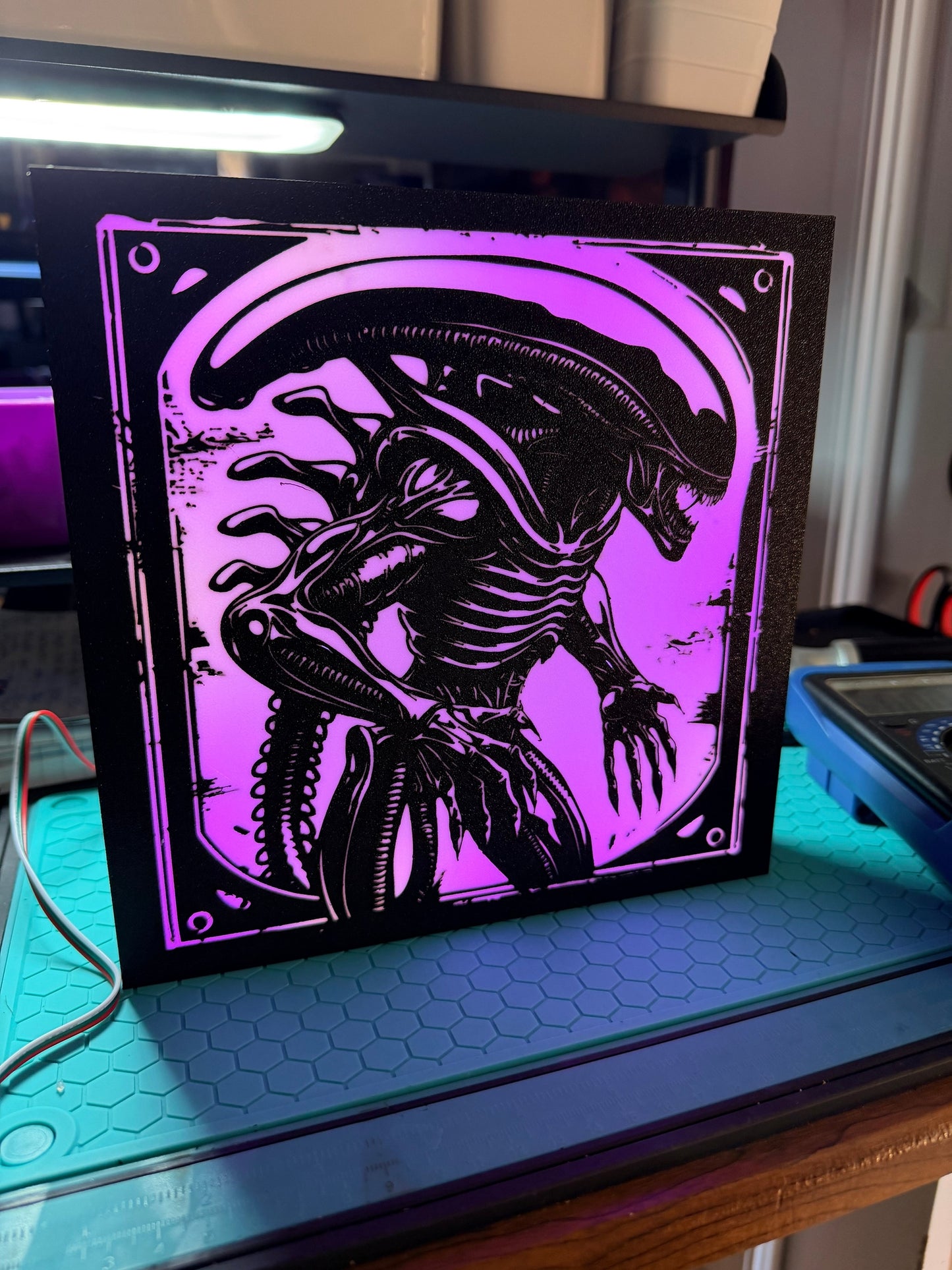 Alien Xenomorph Black & White - Movie Logo LED Light up artwork / Wall Art / Sign