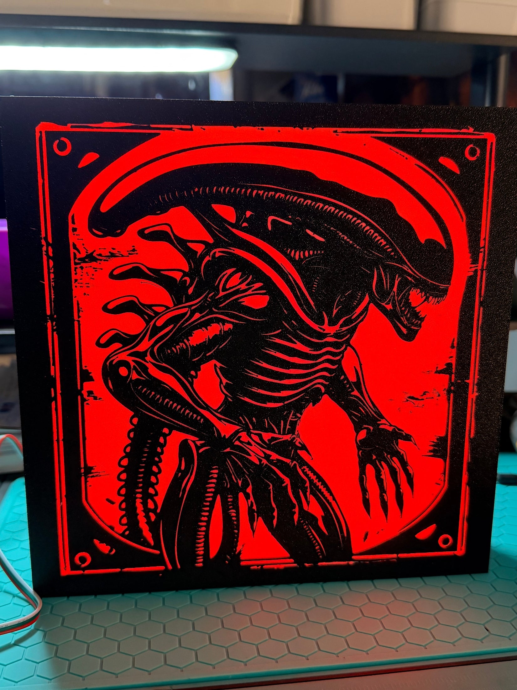 Alien Xenomorph Black & White - Movie Logo LED Light up artwork / Wall Art / Sign