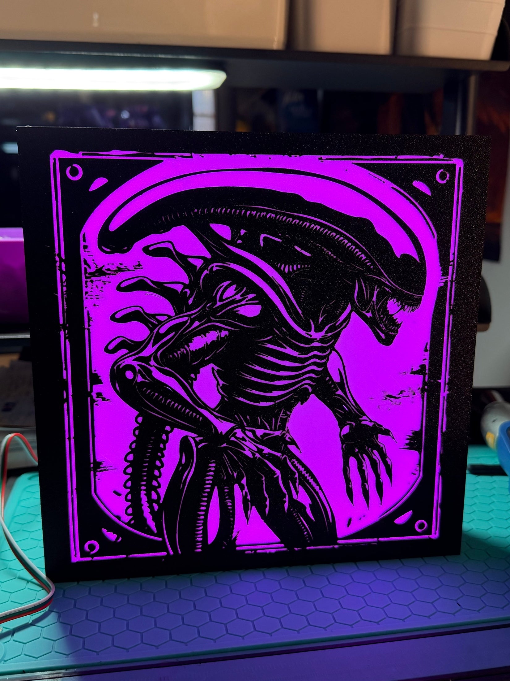 Alien Xenomorph Black & White - Movie Logo LED Light up artwork / Wall Art / Sign