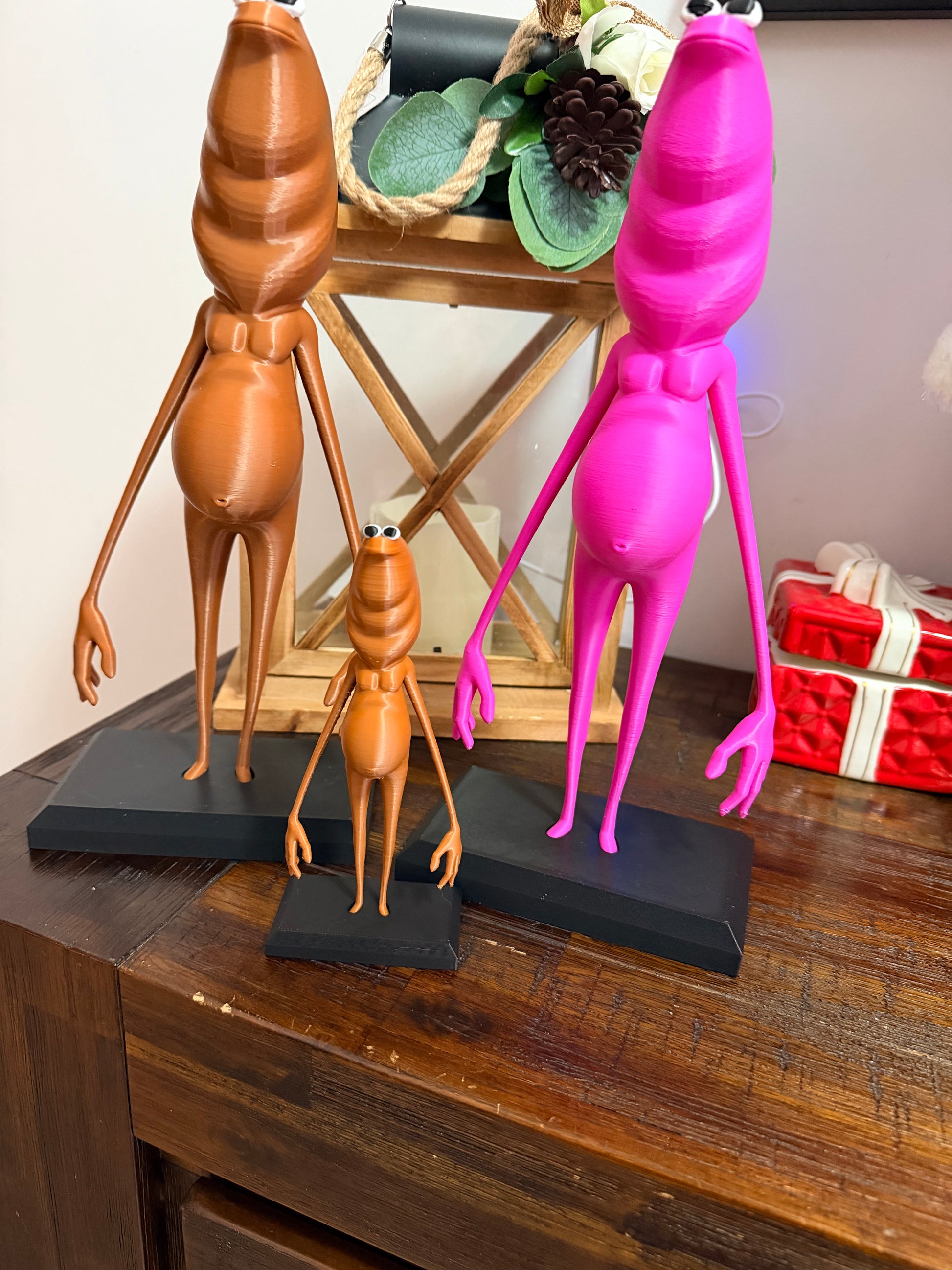 🐛 Marcus the Worm – Figurine - With Stand Super Size