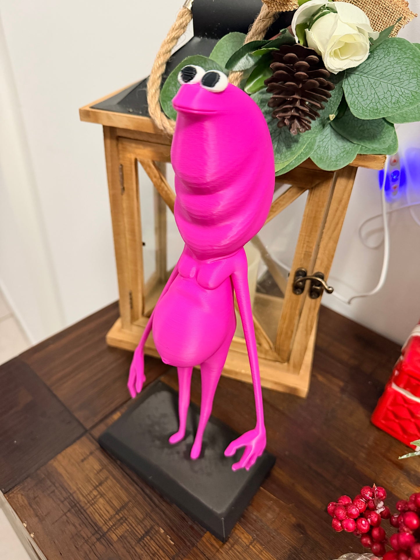 🐛 Marcus the Worm – Figurine - With Stand Super Size