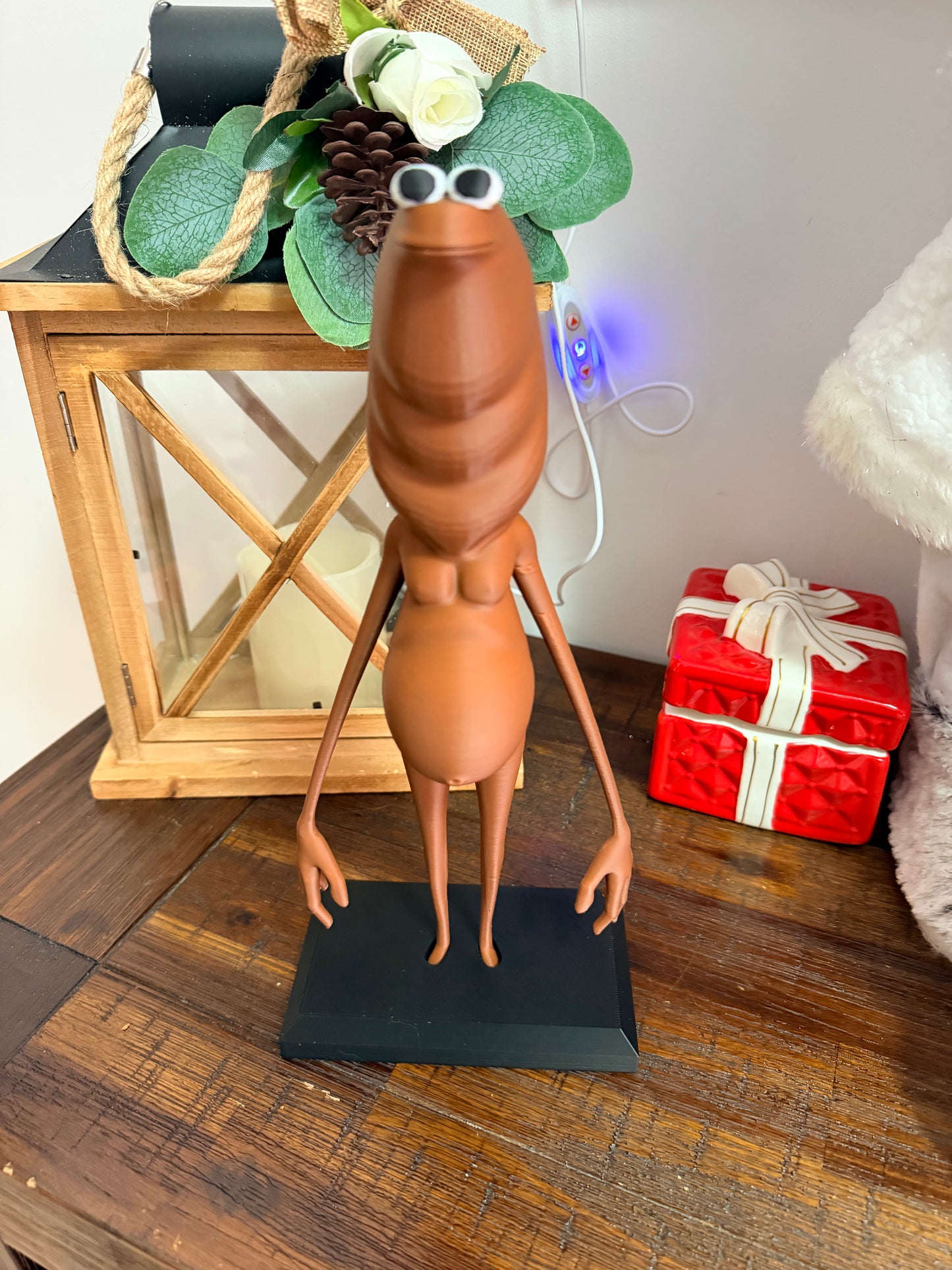 🐛 Marcus the Worm – Figurine - With Stand Super Size