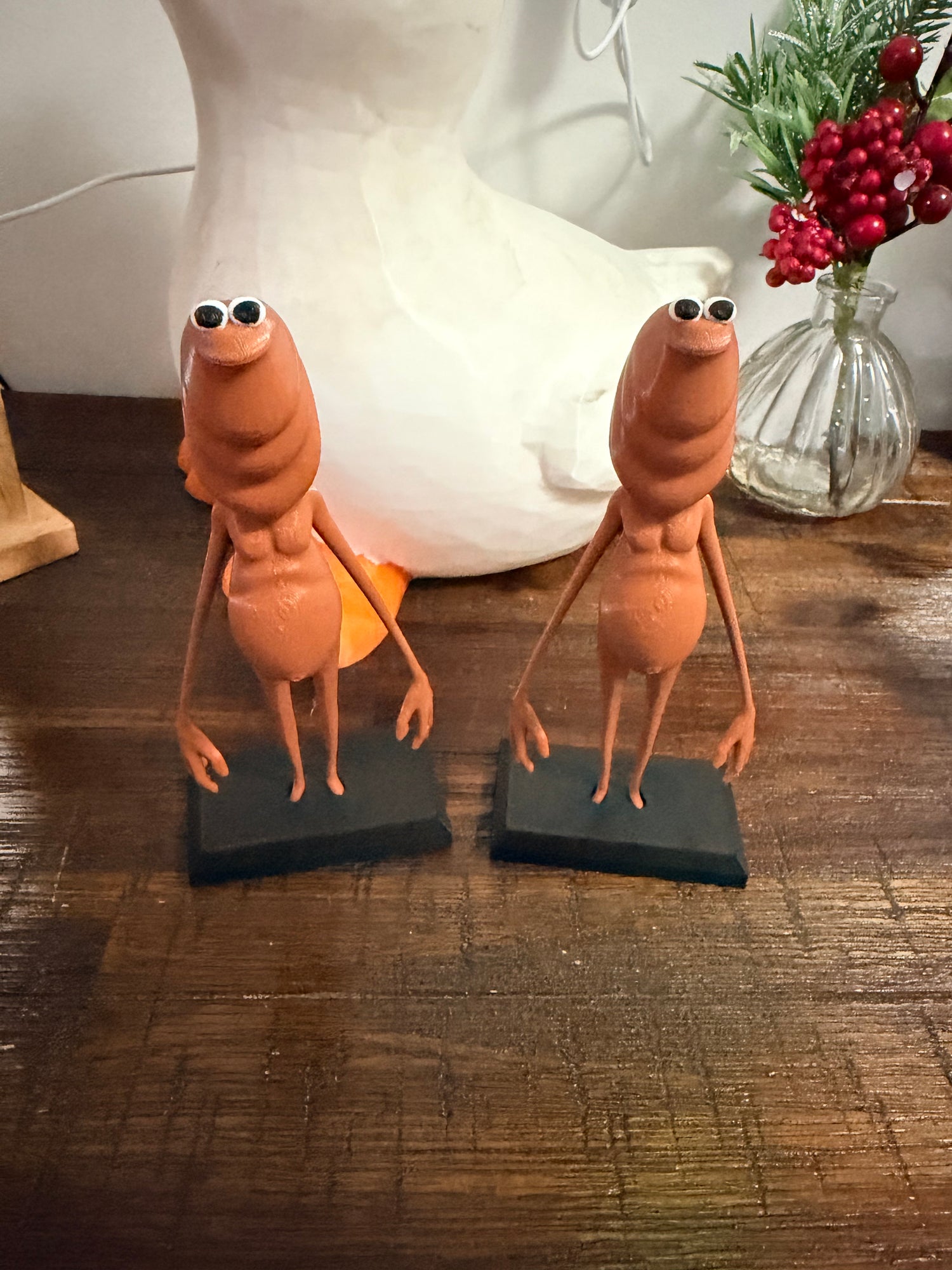 🐛 Marcus the Worm – Figurine - With Stand