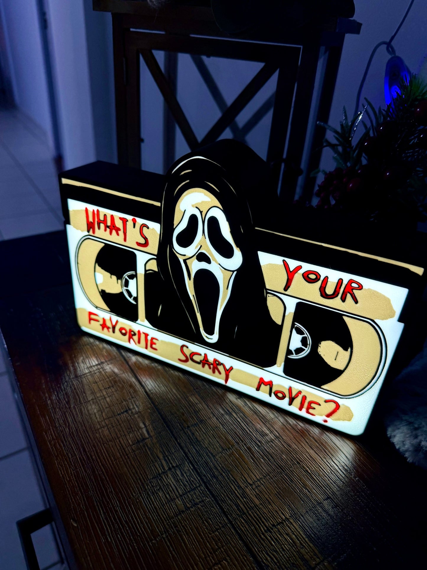 Scream: Horror Movie Icon Ghost Face LED Light - "What's Your Favourite Scary Movie?" - USB Powered