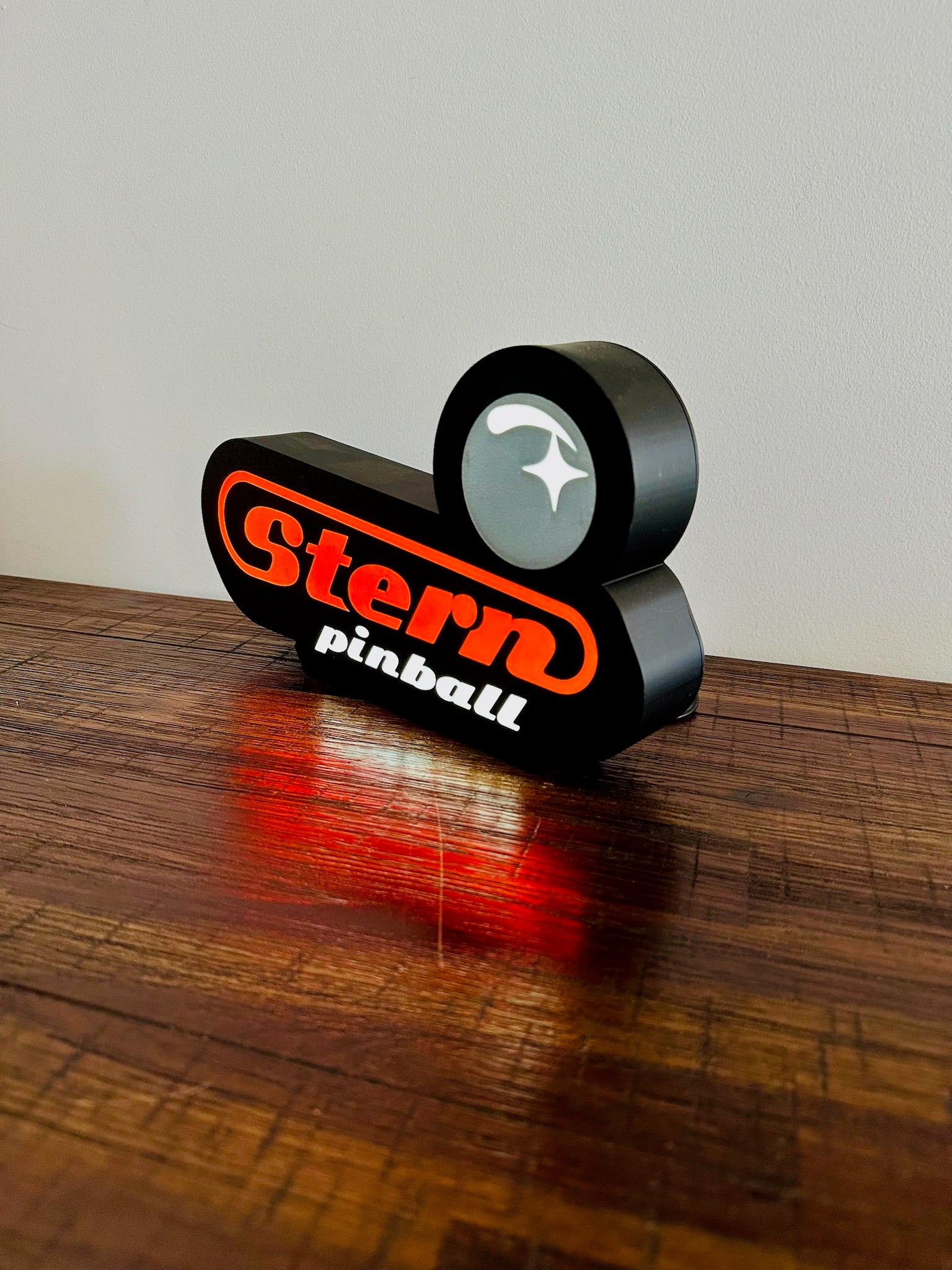 Stern Pinball Logo LED Sign, USB-Powered Night Light: Red & Silver USB Powered Sign