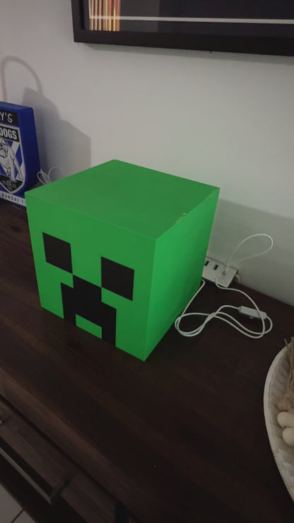 Minecraft: Creeper Cube - LED Light up cube / Display/Nightlight